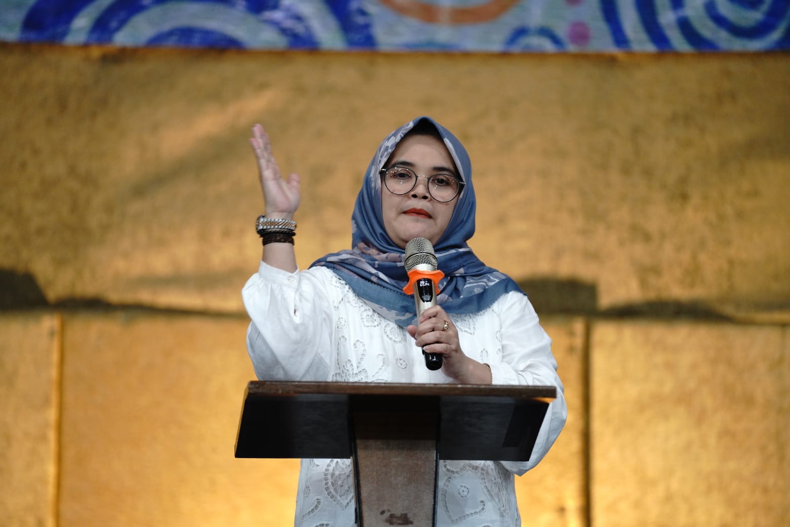 Anggota Bawaslu Lolly Suhenty 