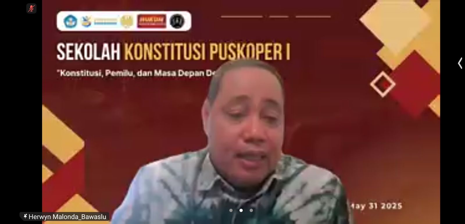 Anggota Bawaslu Herwyn JH Malonda saat memberikan materi dalam Webinar Sekolah Konstitusi Puskoper yang digelar Universitas Negeri Surabaya (Unesa), Sabtu (31/5/2025).