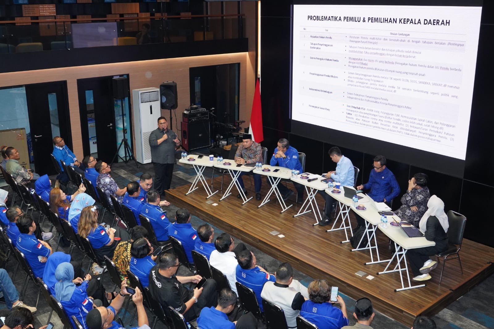 Ketua Bawaslu Rahmat Bagja saat memberikan materi dalam Diskusi Publik Revisi Paket Rancangan Undang-Undang Pemilu di Kantor Partai Demokrat, Senin, (19/5/2025)