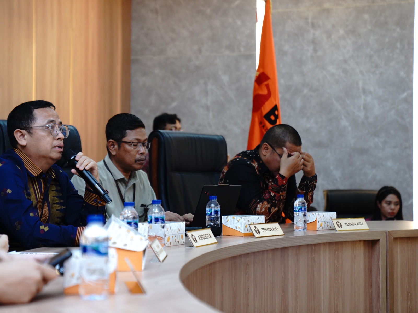 Anggota Bawaslu Puadi saat memberikan arahan dalam Rapat Koordinasi Pengelolaan BDP pada Pemilu dan Pemilihan Tahun 2024 di Jakarta, Jumat (4/7/2025)./Foto: Publikasi dan Pemberitaan Bawaslu