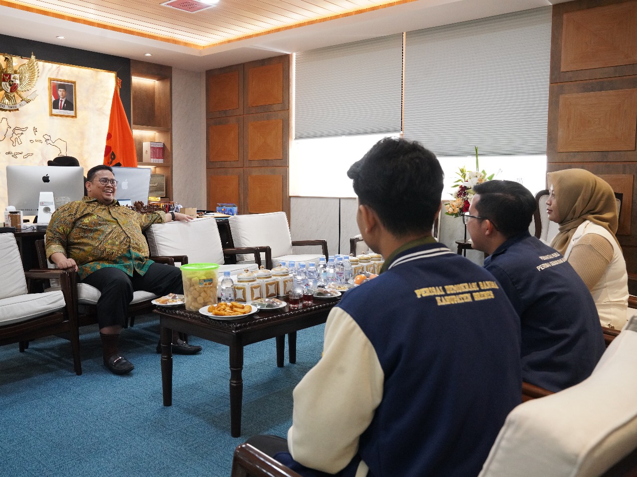 Ketua Bawaslu Rahmat Bagja menerima kunjungan jajaran pengurus Perisai Demokrasi Bangsa (PDB) di Gedung Bawaslu, Rabu (16/7/2025)/Foto: Publikasi dan Pemberitaan Bawaslu