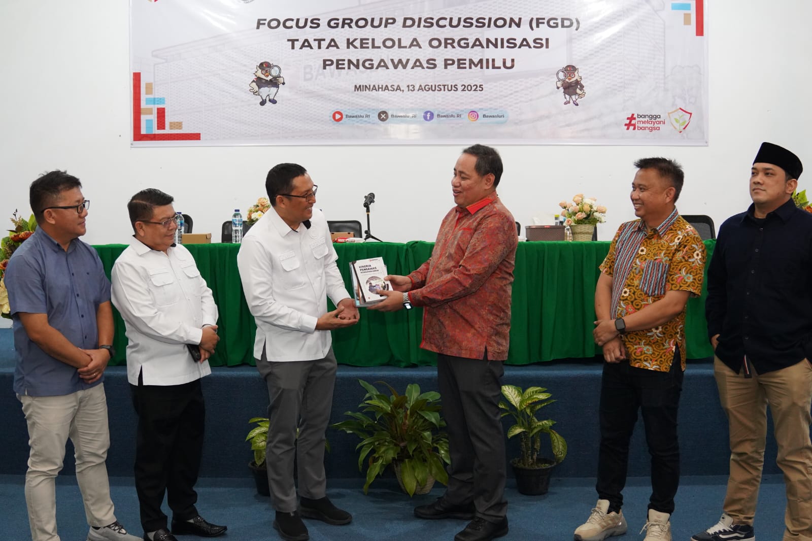 Anggota Bawaslu Herwyn JH Malonda saat membuka Diskusi Terpumpun Tata Kelola Organisasi Pengawas Pemilu di Universitas Negeri Manado (Unima), Tondano, Rabu (13/8/2025)/Foto: Publikasi dan Pemberitaan Bawaslu