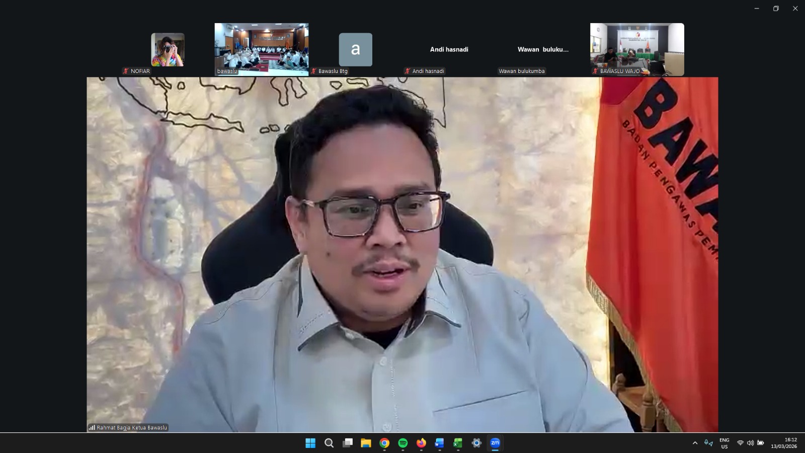Ketua Bawaslu Rahmat Bagja saat memberikan arahan pada kegiatan Monitoring, Evaluasi, dan Pelaporan Pelaksanaan Program Bawaslu Provinsi Sulawesi Selatan bertema Refleksi Penguatan Kelembagaan dalam Evaluasi Program Pengawasan Pemilu untuk Meningkatkan Integritas Demokrasi, melalui daring, di Jakarta, Jumat (13/3/2026).  