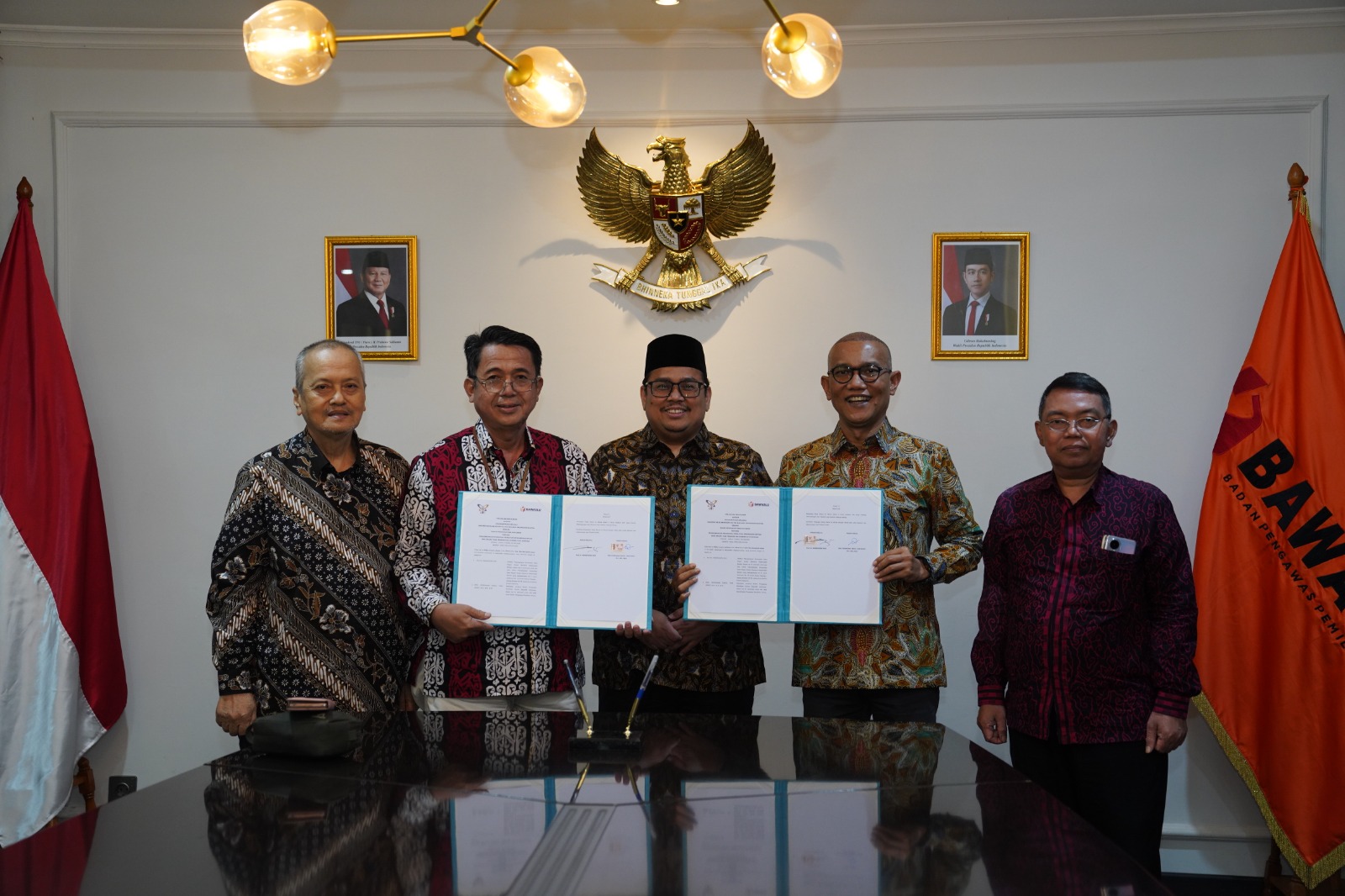 Bawaslu melakukan penandatangan nota kesepahaman (memorandum of understanding/MoU) dengan Universitas Islam Negeri Sultan Maulana Hasanuddin (UIN SMH) Banten, Selasa, (11/6/2026).