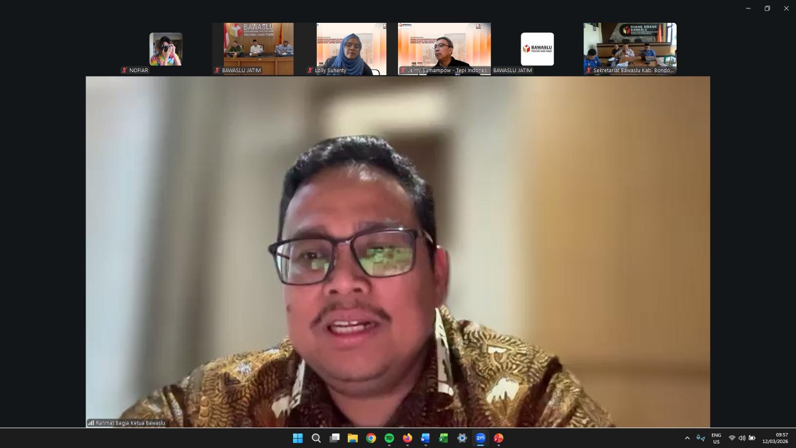 Ketua Bawaslu Rahmat Bagja mengatakan, buku Kebijakan Strategis dan Program Divisi Pencegahan dan Partisipasi Masyarakat Bawaslu Provinsi dan Bawaslu Kabupaten/Kota Se-Jawa Timur yang digelar secara daring, Kamis (12/3/2024).