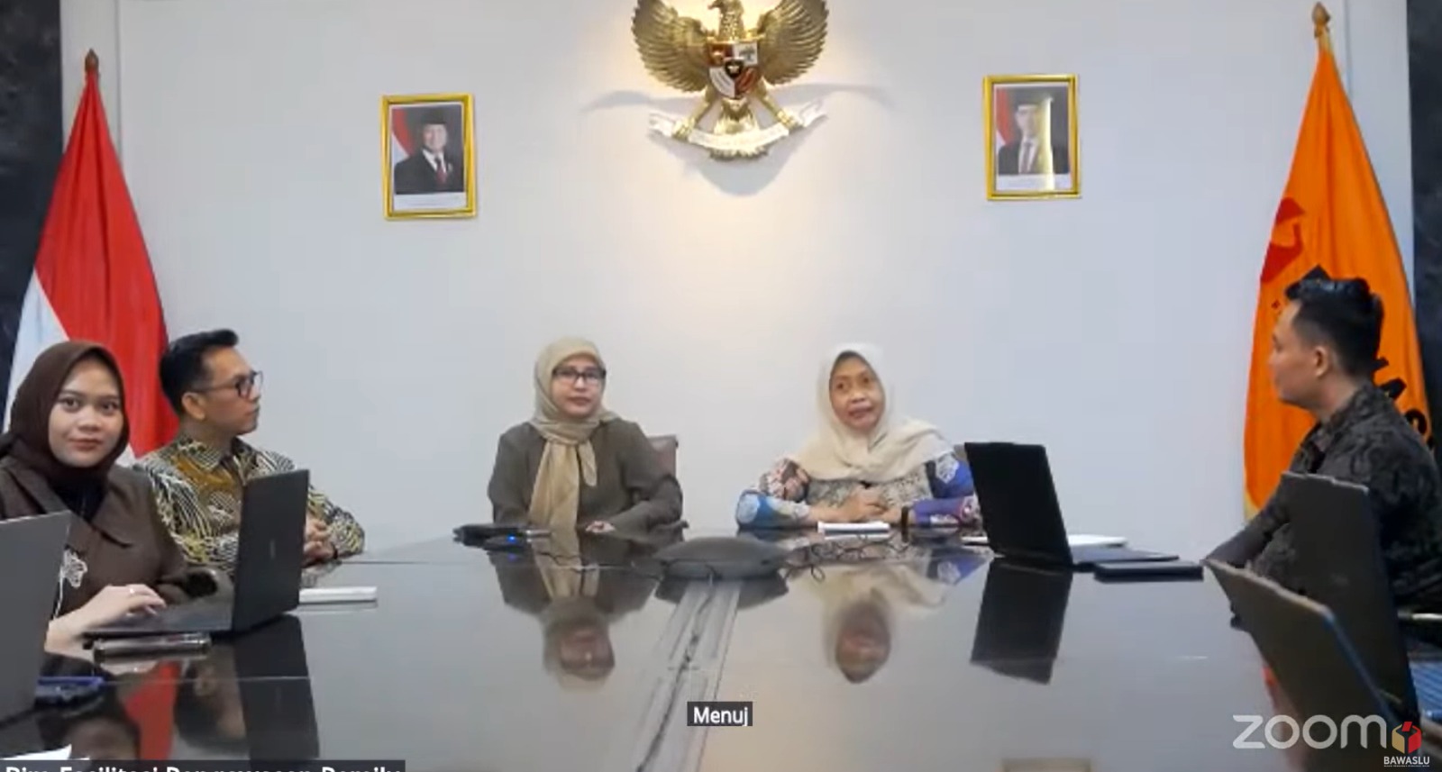 Pemerhati Hukum Pemilu Masruchah (kedua dari kanan) dalam Ngabuburit Pengawasan bertemakan Penguatan Partisipasi Masyarakat dalam Pemilu yang disiarkan langsung di kanal YouTube Bawaslu RI, Kamis (12/3/2026).