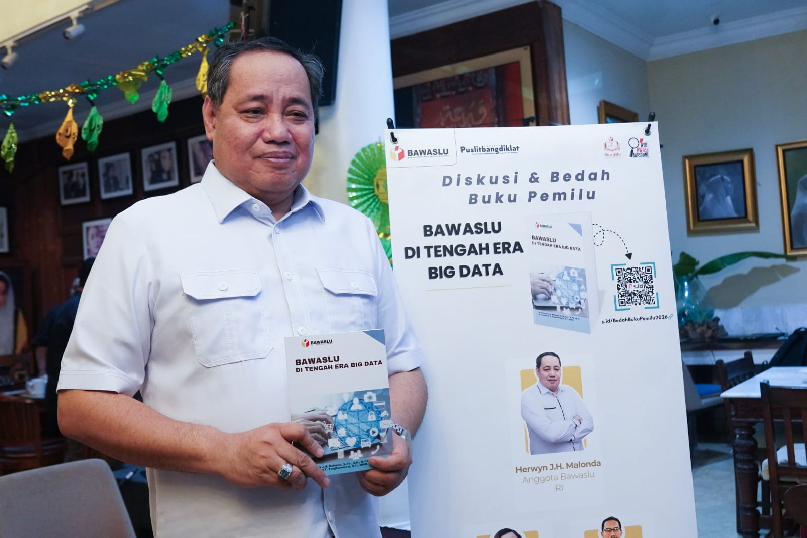 Anggota Bawaslu Herwyn JH Malonda saat bedah buku Transformasi Pengawas Pemilu di Era Digital, di Jakarta, Kamis (12/3/2026).
