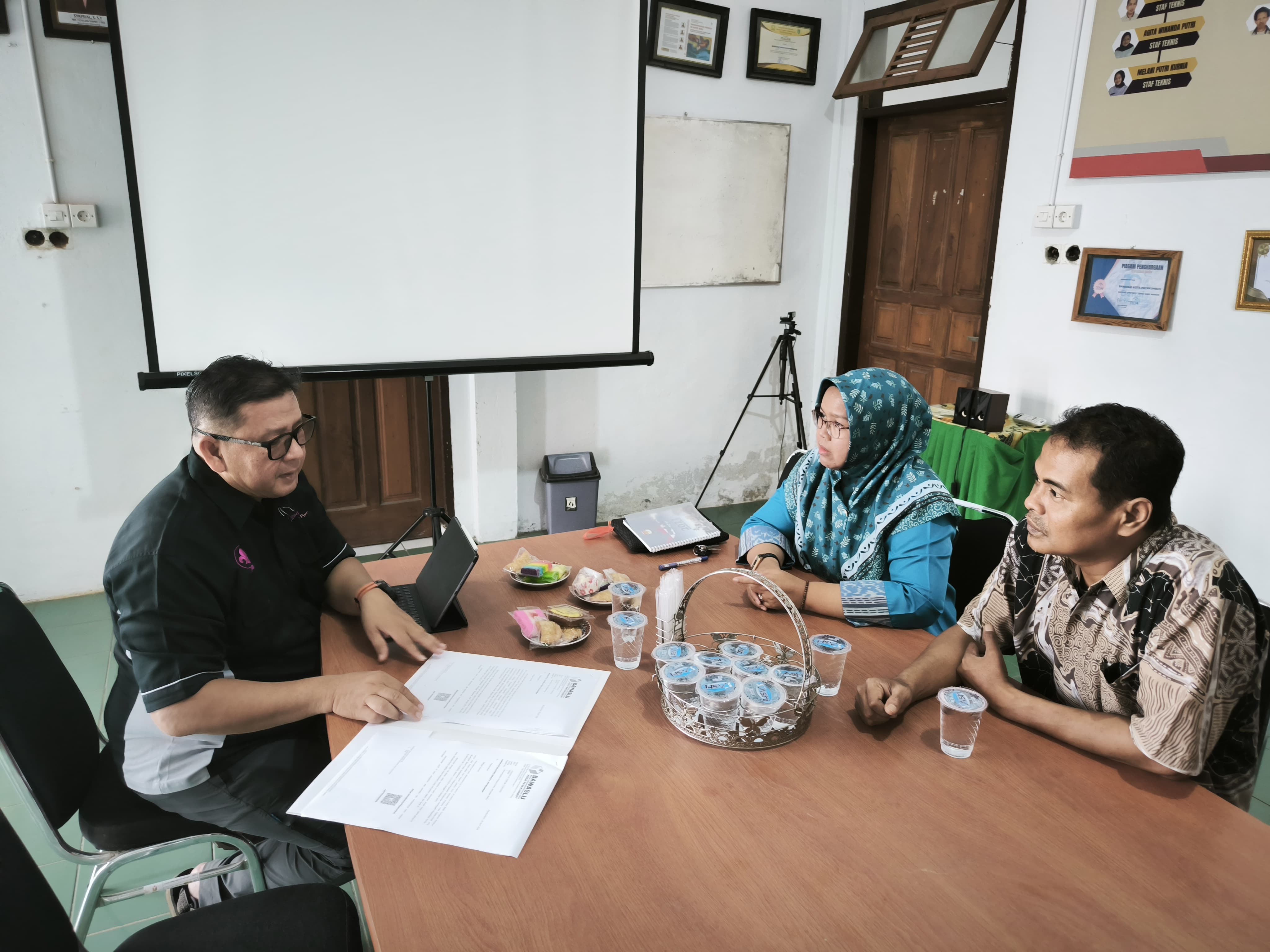 Foto Bawaslu Kota Payakumbuh GELAR RAPAT KOORDINASI pembahasan pembaruan mou dengan kwartir cabang 0314 GERAKAN PRAMUKA PAYAKUMBUH