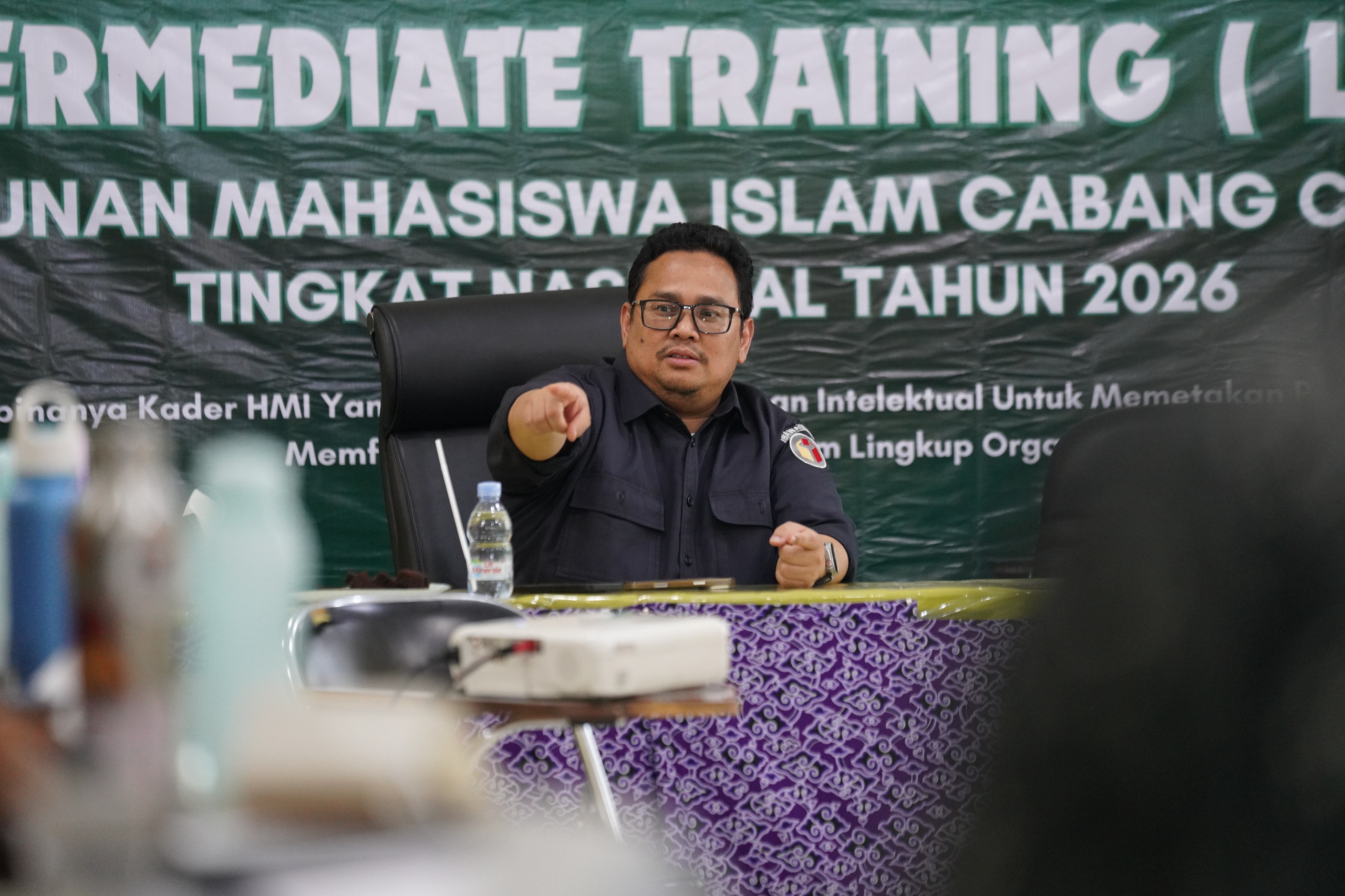 Ketua Bawaslu Rahmat Bagja dalam pelatihan kader Himpunan Mahasiswa Indonesia (HMI) di Cirebon, Senin (11/5/2026). Foto: Pemberitaan dan Publikasi Bawaslu RI