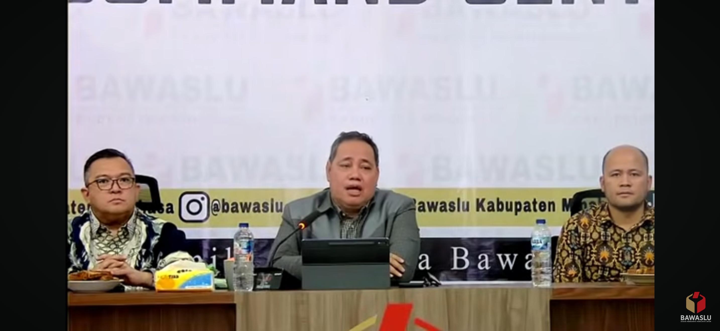 anggota Bawaslu Herwyn JH Malonda saat menyampaikan arahannya secara daring dalam peringatan Hari Ulang Tahun (HUT) Ke-18 Bawaslu bertema “Mengukuhkan Demokrasi” di Jakarta, Kamis (9/4/2026).