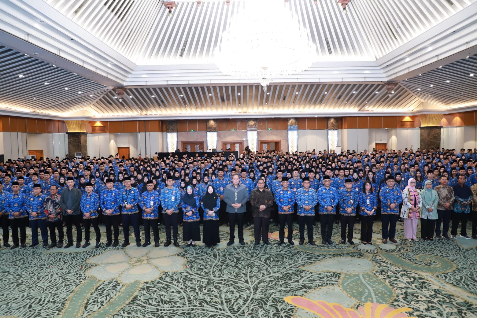 Bawaslu melantik 1835 CPNS secara daring dan luring pada Selasa (19/5/2026). Acara pelantikan tersebut dihadiri oleh Sekretaris Jenderal Bawaslu Ferdinand Eskol Tiar Sirait, Ketua Bawaslu Rahmat Bagja, Anggota Bawaslu Herwyn J.H. Malonda, Deputi Bidang Administrasi La Bayoni, Deputi Dukungan Teknis Yusti Erlina, dan Inspektur Utama Rini Wartini.