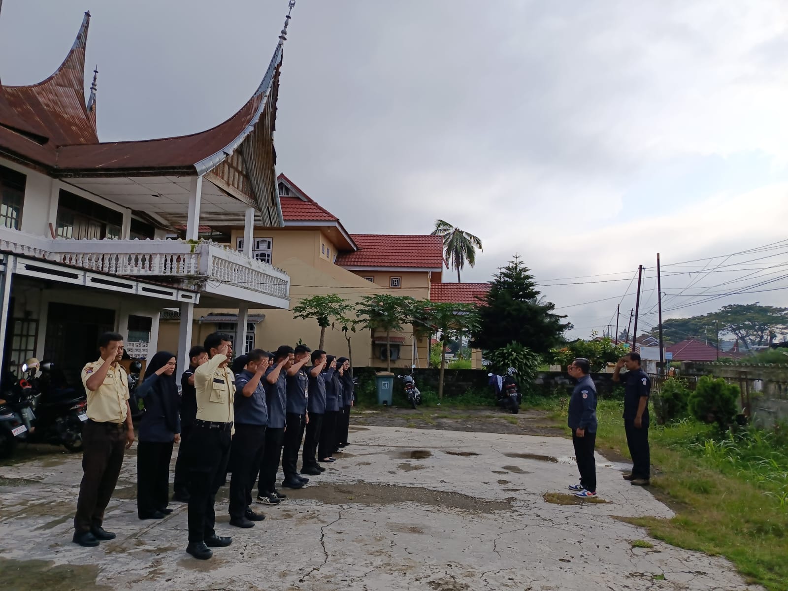 an Muharman, S.H Ketua Bawaslu Kota Payakumbuh Menjadi Pembina Apel Pagi, 11 Mei 2026