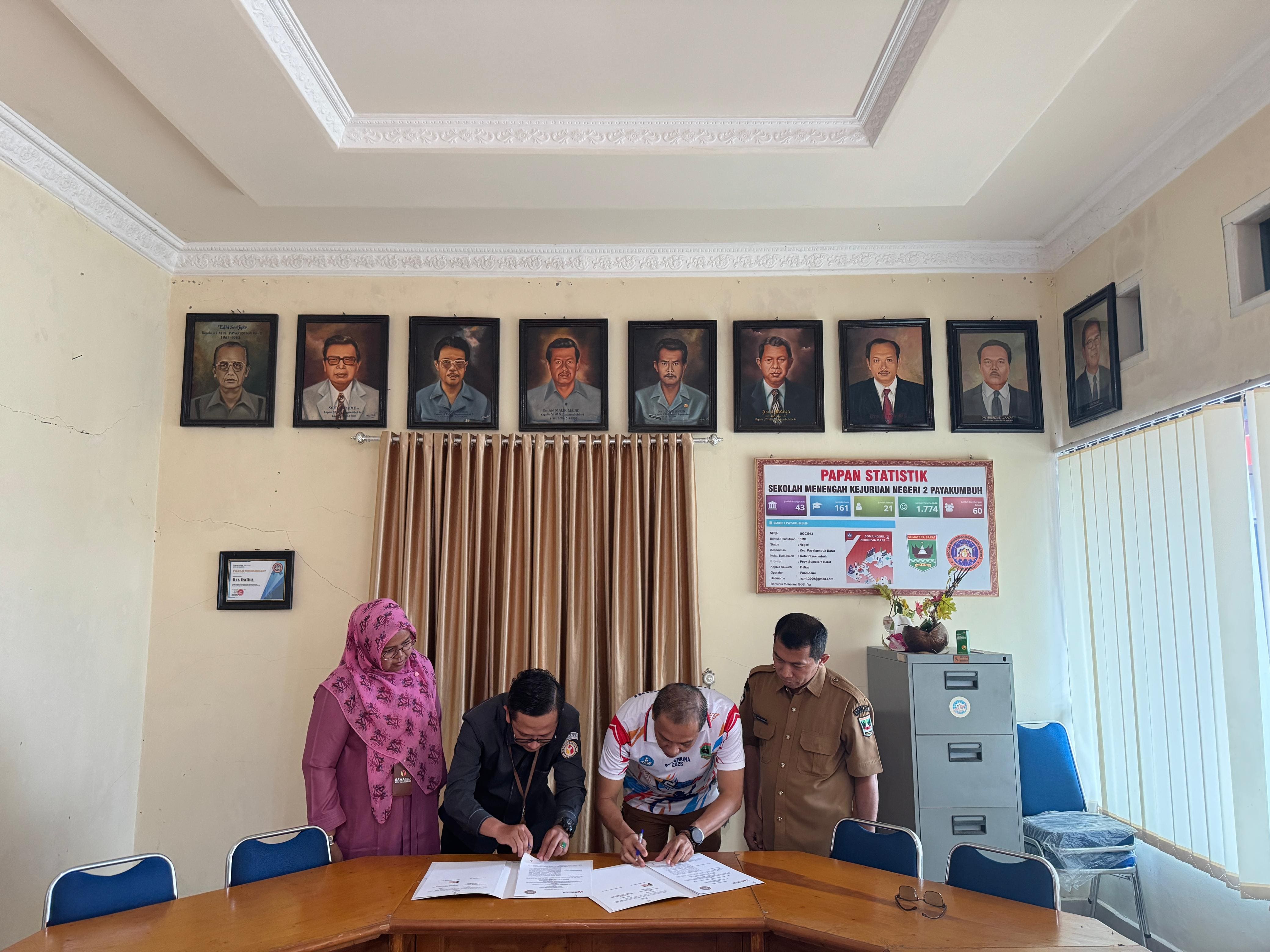 Bawaslu Kota Payakumbuh Gelar Penandatangan Perjanjian Kerjasama dengan Sekolah SMK N 2 Kota Payakumbuh