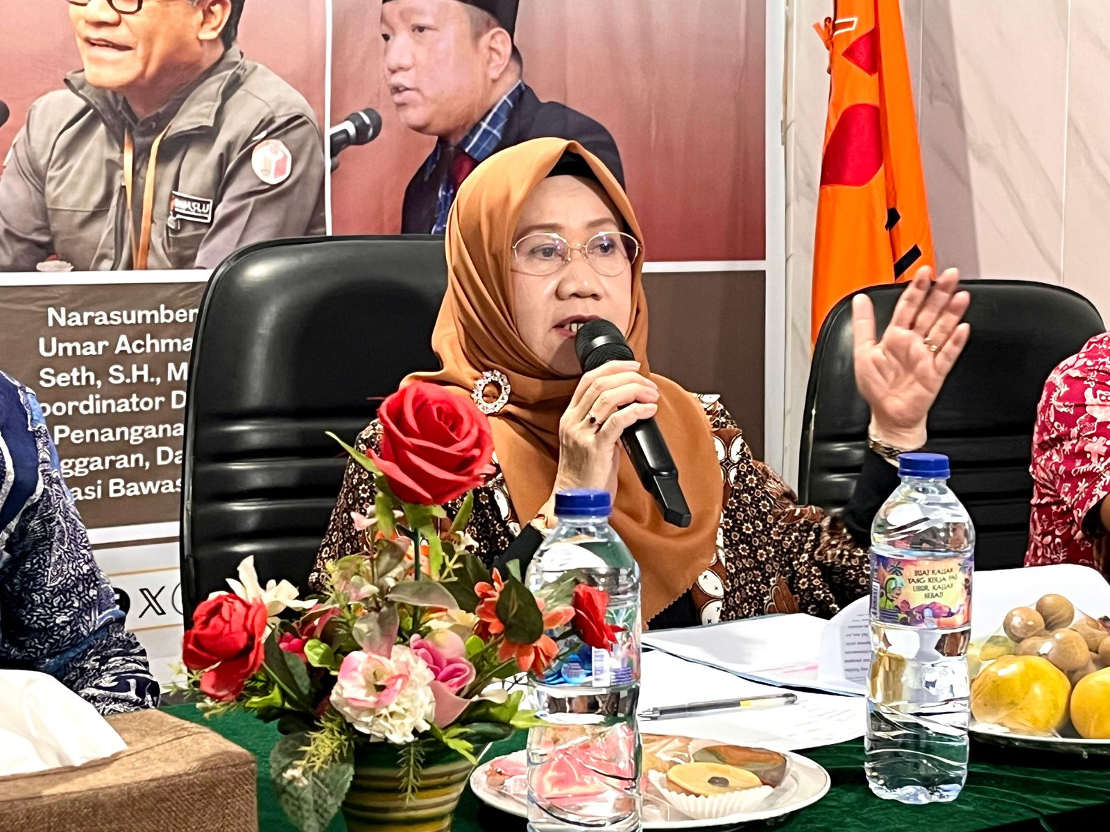Deputi Bidang Dukungan Teknis Bawaslu, Yusti Erlina saat menjadi narasumber diskusi bersama Bawaslu Bengkulu, Rabu (3/6/2026).