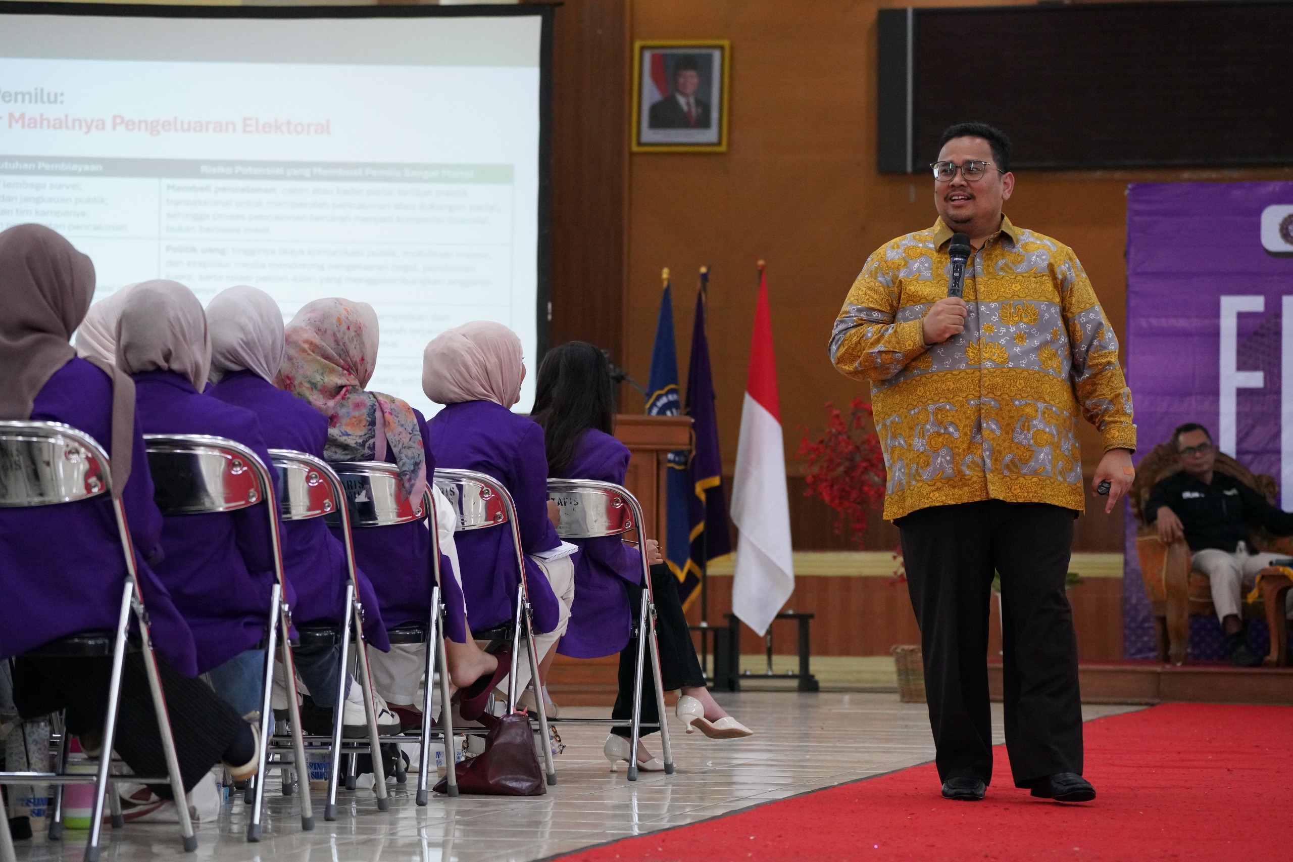 Ketua Bawaslu Rahmat Bagja menjadi narasumber dalam Seminar Nasional di Universitas Galuh, Rabu (10/06/2026). Foto: Pemberitaan dan Publikasi Bawaslu RI