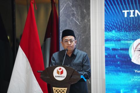 Anggota Bawaslu Puadi Puadi saat menyampaikan materi dalam Rapat Harmonisasi Penanganan Tindak Pidana Pemilu pada Undang-Undang Pemilu, KUHP, dan KUHAP di Kantor Bawaslu, Jakarta, Senin (29/6/2026).