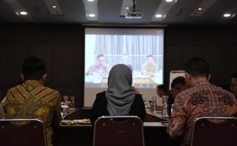 Anggota Bawaslu Lolly Suhenty saat memberi arahan dalam Koordinasi Kerja Sama dan Hubungan Antarlembaga dalam Rangka Penguatan Training of Trainer Pendidikan Pengawas Partisipatif secara hybrid di Jakarta, Kamis (19/06/2025).