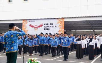 Sekretaris Jenderal Bawaslu Ichsan Fuady memimpin upacara peringatan Hari Lahir Pancasila Tahun 2025 di halaman Kantor Bawaslu, Jakarta, Senin (2/6/2025)/Foto: Publikasi dan Pemberitaan Bawaslu