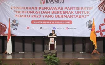 Anggota Bawaslu Lolly Suhenty saat membuka Kick-Off P2P dengan tema 'Berfungsi dan Bergerak untuk Pemilu 2029 yang Bermartabat' pada Senin (7/7/2025)/Foto: Publikasi dan Pemberitaan Bawaslu