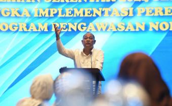 Anggota Bawaslu Totok Hariyono saat memberikan arahan dalam kegiatan Evaluasi Pengawasan Pemilu dan Pemilihan Serentak 2024 serta Penyusunan Kerangka Implementasi Perencanaan dan Program Pengawasan Non-Tahapan, Jumat (11/7/2025) malam di Padang, Sumatra Barat.