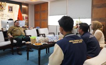 Ketua Bawaslu Rahmat Bagja menerima kunjungan jajaran pengurus Perisai Demokrasi Bangsa (PDB) di Gedung Bawaslu, Rabu (16/7/2025)/Foto: Publikasi dan Pemberitaan Bawaslu