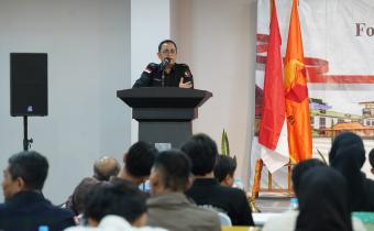 Anggota Bawaslu Puadi saat membuka Forum Literasi Keterbukaan Informasi Publik Pengawasan Pemilu dan Pemilihan di Tangerang, Selasa (10/9/2025).