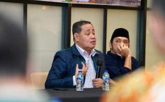 Anggota Bawaslu Herwyn JH Malonda dalam DKT Pembinaan Evaluatif Strategi Pengembangan Sumber Daya Manusia Pengawas Pemilu di Surabaya, Kamis (18/9/2025).