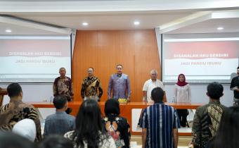 Anggota Bawaslu Herwyn JH Malonda (tengah) dalam Focus Group Discussion (FGD) Evaluasi Tata Kelola Organisasi Pengawas Pemilu di Universitas Brawijaya (UB) Malang, Jumat (19/9/2025).