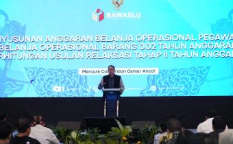 Anggota Bawaslu Herwyn JH Malonda saat menutup kegiatan Penyusunan Belanja Operasional Pegawai 001, Belanja Operasional Barang 002 Tahun anggaran 2026 dan Perhitungan Usulan Relaksasi Tahap II Tahun Anggaran 2025, di Jakarta, Jumat, (15/8/2025).