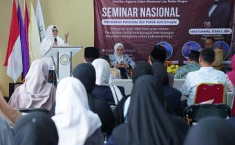 Anggota Bawaslu Lolly Suhenty saat menjadi keynote speaker dalam Seminar Nasional Pendidikan Pancasila dan Politik Anti Korupsi di Institut Agama Islam Nasional (IAIN) La Roiba, Bogor, Kamis (8/1/2026