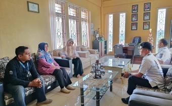 Anggota Bawaslu Kota Payakumbuh berkordinasi dengan Camat Payakumbuh Selatan dalam rangka penguatan hubungan kelembagaan serta konsolidasi pelaksanaan fungsi pengawasan pemuktahiran daftar pemilih berkelanjutan tahun 2026 di kota Payakumbuh, Payakumbuh 5 Februari 2026