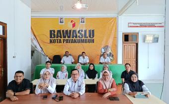 BAWASLU KOTA PAYAKUMBUH GELAR NGABUBURIT PENGAWASAN 