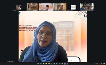 Jakarta, Badan Pengawas Pemilihan Umum - Anggota Bawaslu Lolly Suhenty mengapresiasi inisiatif Bawaslu Provinsi Jawa Timur yang telah menyusun buku Kebijakan Strategis dan Program Divisi Pencegahan dan Partisipasi Masyarakat 