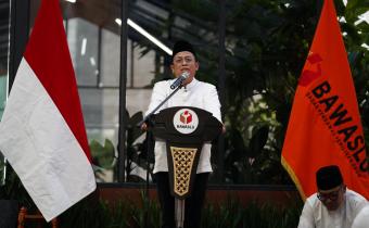 Anggota Bawaslu Puadi dalam acara buka puasa bersama di gedung Bawaslu, Kamis (12/3/2026).