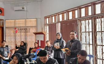 dokumentasi proses simulasi sidang proses sengketa pemilu di ruang sidang bawaslu kota payakumbuh
