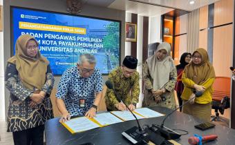 Dokumentasi Penandatangan PKS Ketua Bawaslu Kota Payakumbuh dan Dekan FISIP Unand, Padang 6 Mei 2026