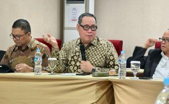 Anggota Bawaslu RI Herwyn JH Malonda dalam Fokus Grup Diskusi (FGD) Penguatan Tata Kelola Kelembagaan Pengawas Pemilu di Palu, Sulawesi Tengah, Rabu (1/4/2026)