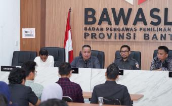 Anggota Bawaslu Herwyn J.H Malonda dalam kegiatan Sosialisasi Petunjuk Teknis Indikator Kinerja Utama Pengawas Pemilu Tahun 2026 di Kota Serang, Senin (25/5/2026).