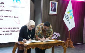 Bawaslu dan KemenPPPA serempak berfoto melambangkan stop kekerasan terhadap perempuan dan anak setelah MoU dengan KemenPPPA di Jakarta, Kamis (30/4/2026).