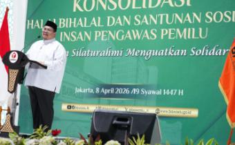 Ketua Bawaslu Rahmat Bagja dalam acara Konsolidasi, Halalbihalal, dan Santunan Sosial Badan Pengawas Pemilu dengan tema Menjalin Silaturahmi Menguatk