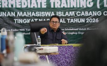 Ketua Bawaslu Rahmat Bagja dalam pelatihan kader Himpunan Mahasiswa Indonesia (HMI) di Cirebon, Senin (11/5/2026). Foto: Pemberitaan dan Publikasi Bawaslu RI