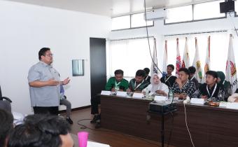 Cianjur, Badan Pengawas Pemilihan Umum – Ketua Bawaslu Rahmat Bagja menegaskan bahwa praktik politik uang merupakan ancaman serius bagi demokrasi dan secara tegas dilarang dalam pemilu. Hal tersebut dikatakan Bagja saat menjadi narasumber dalam kegiatan Latihan Kader (LK) Himpunan Mahasiswa Islam (HMI) di Cianjur, Jawa Barat, Selasa (12/5/2026).