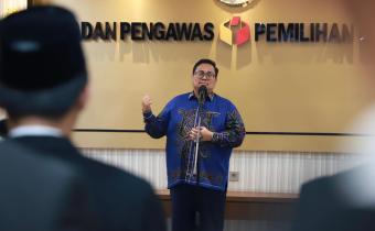 Ketua Bawaslu Rahmat Bagja setelah pelantikan yang terdiri dari 14 pejabat fungsional dan 189 pejabat administrasi di lingkungan Bawaslu di gedung Bawaslu RI, Rabu (13/5/2026).