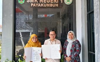 Dokumentasi Ketua dan Anggota Bawaslu Kota Payakumbuh gelar penandatanganan PKS di SMK N 1 Kota Payakumbuh, 7 Mei 2026