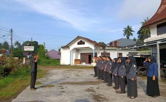 Foto Syafrial, S.S.T selaku Koordinator Sekretariat Bawaslu Kota Payakumbuh menjadi pembina Apel Senin Pagi Bawaslu Kota Payakumbuh