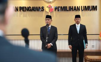 Sekretaris Jenderal Bawaslu Ferdinand Eskol Tiar Sirait dalam pelantikan pimpinan tinggi pratama di lingkungan Bawaslu, di Jakarta, Jumat (12/6/2026).
